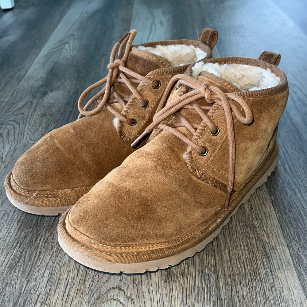 UGG Women’s Neumel Boot Chestnut - Size US 8